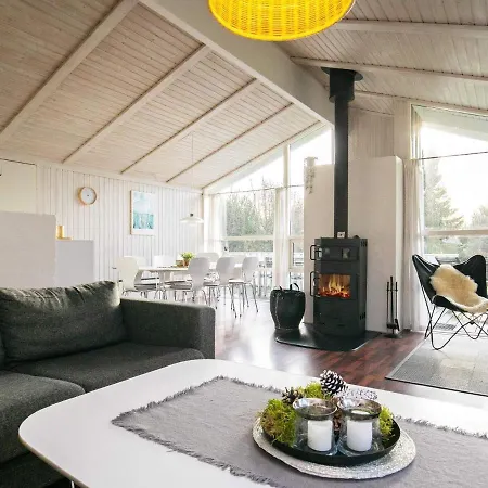 Holiday home Four-bedroom In 3 Humble