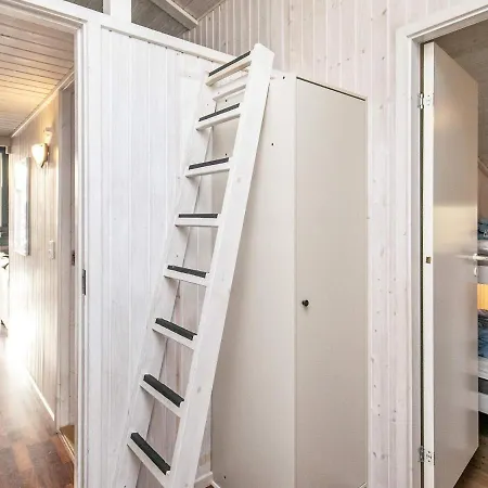 Holiday home Four-bedroom In 3 Humble
