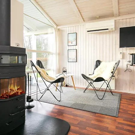 Four-bedroom In 3 Holiday home *
