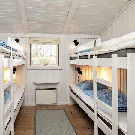 Four-bedroom In 3 Holiday home