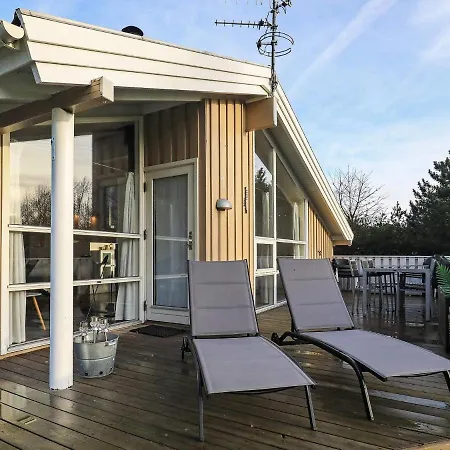 Holiday home Four-bedroom In 3