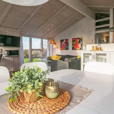 Four-bedroom In 3 Holiday home Humble